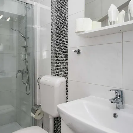 アパート Mirjana ムリニ